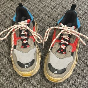 Fake balanciagas Triple S